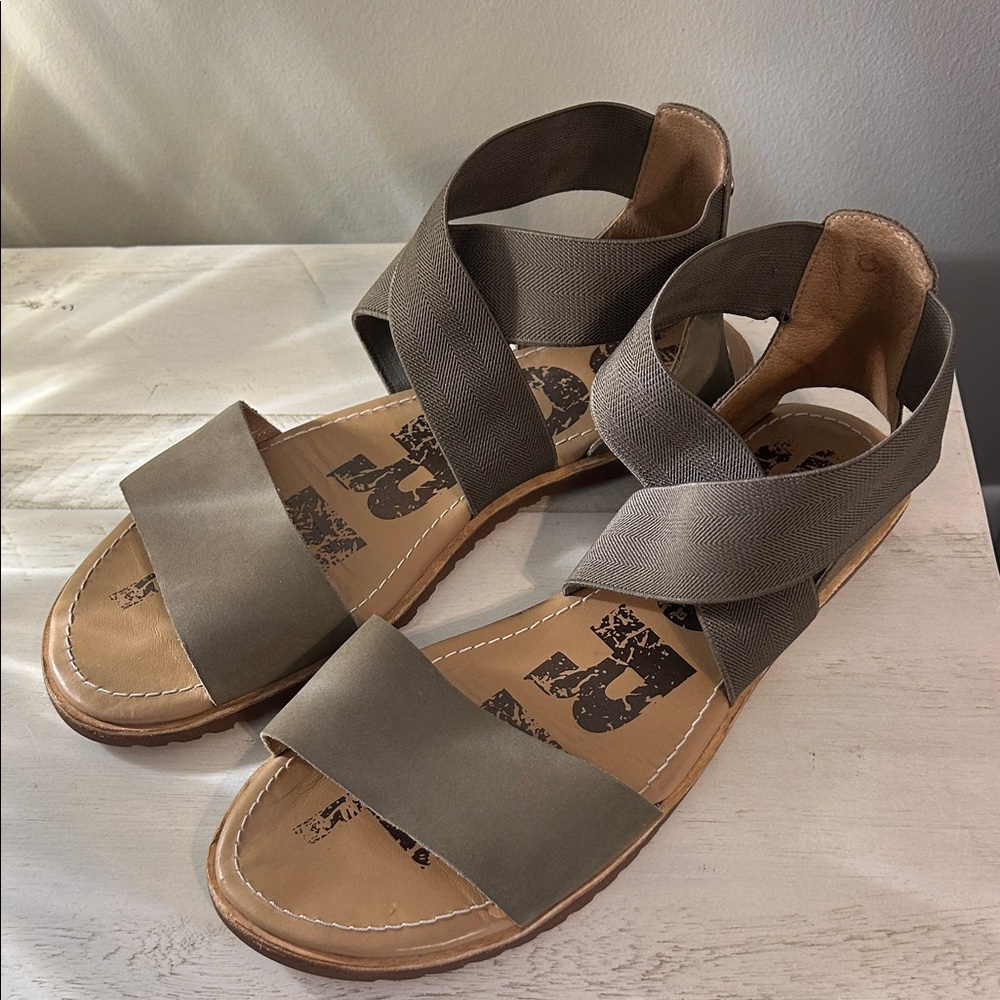 Women's Sorel Olive Color Sandals 9.5
